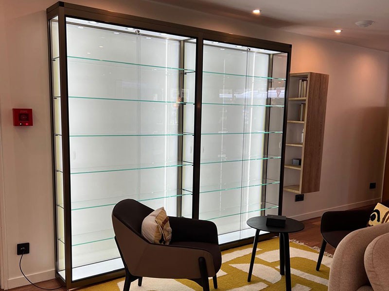 Vitrine toute expo d'un hôtel